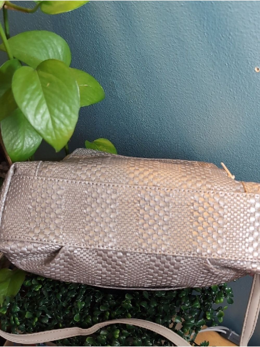 Koltov Metallic Taupe Woven Crossbody Bag - Picture 7 of 9